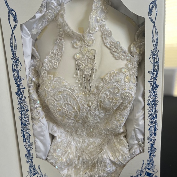 Drop waist elegant Wedding Dress cut-out shoulders/detachable train - size 6-8 - Picture 8 of 8